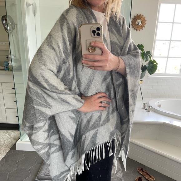 Accessories - NWOT Zighilli Aztec poncho - Grey One Size